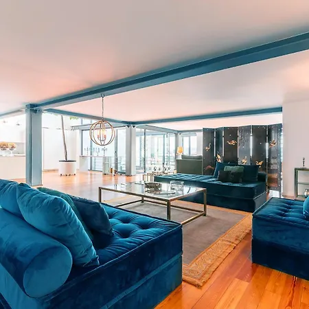 Luxurious Loft - River View Apartment *
