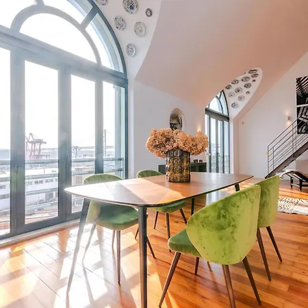 Luxurious Loft - River View